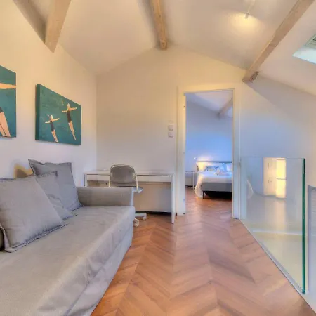 Livin' Portofino Lux